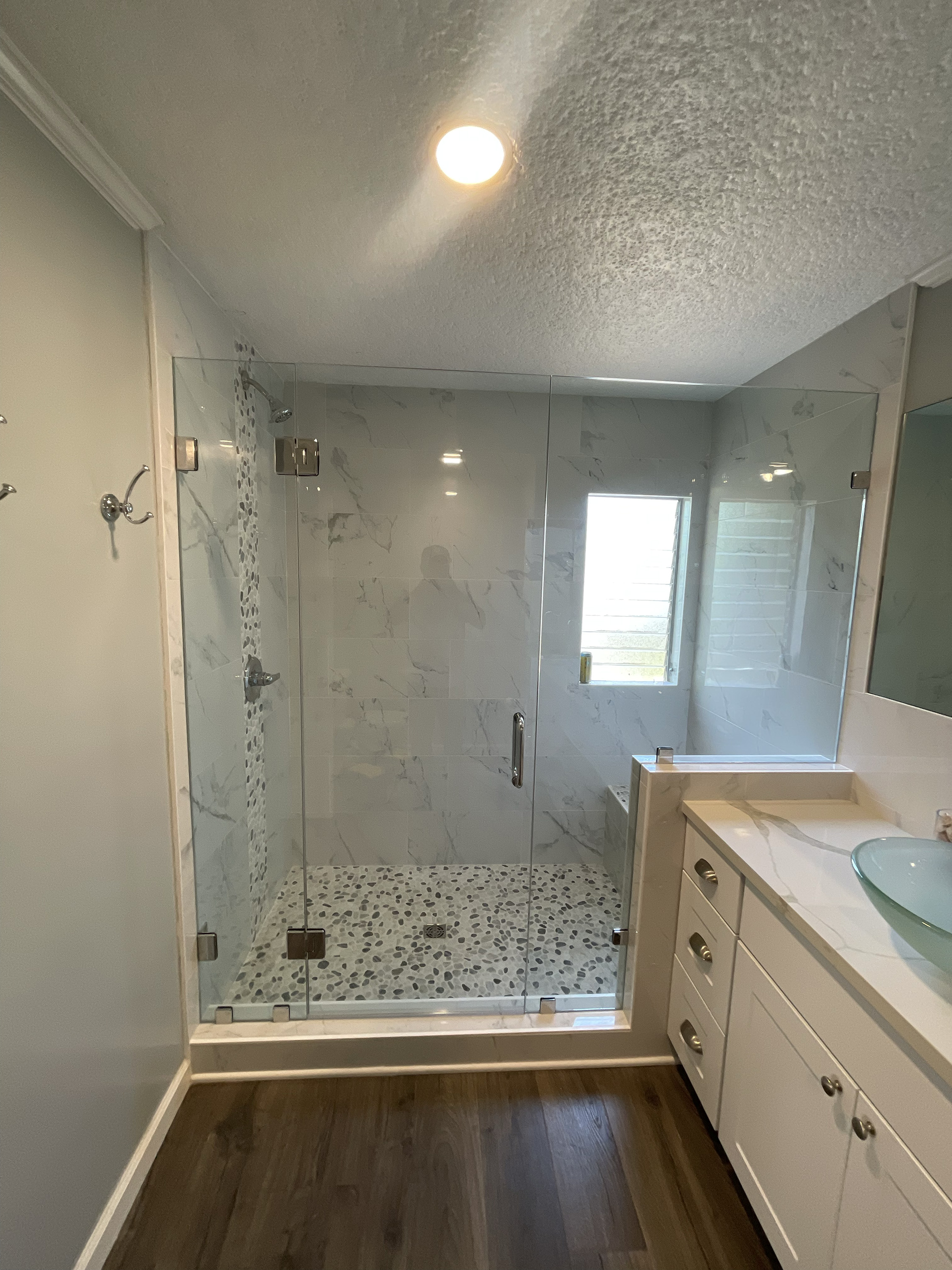 Frameless panel door and notched panel