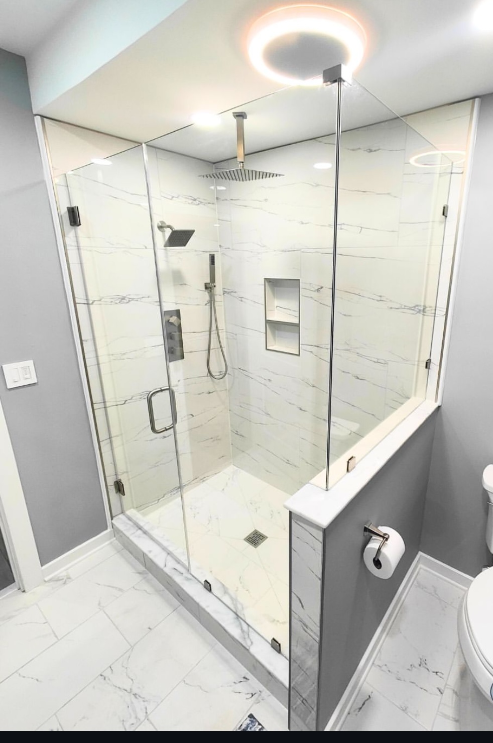 Frameless 90° with pony wall